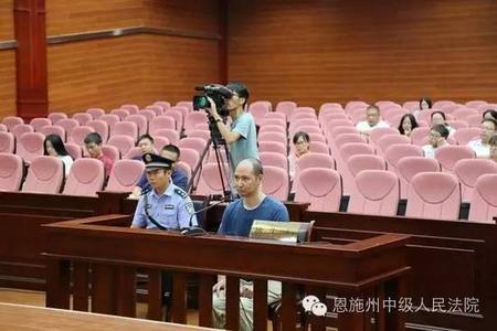 算命先生将情人碎尸后水煮后藏在旅行箱和背包内(图)