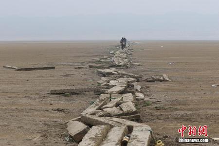 鄱阳湖水位持续走低 全国最长湖中石桥再现真容