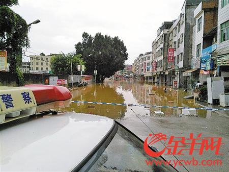 省道120线横陂段水浸严重