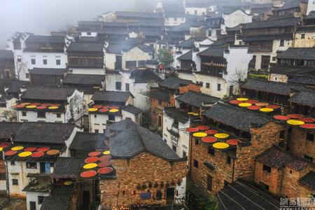 江西婺源篁岭晒秋成风景 山村如诗如画