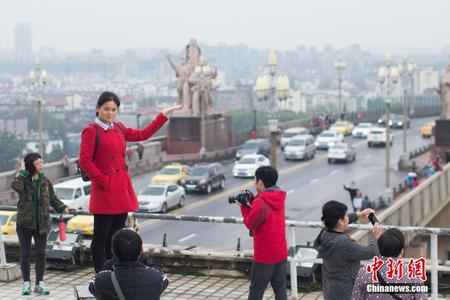 南京长江大桥正式封闭维修 桥面空空荡荡