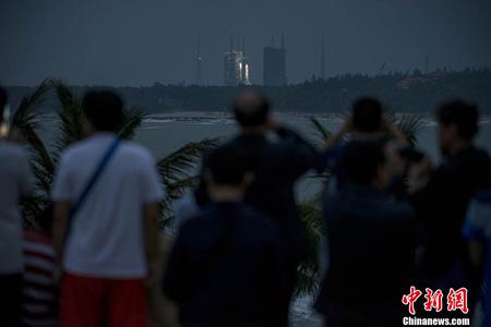 长征五号运载火箭在海南文昌成功发射