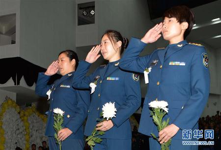 余旭烈士悼念仪式在空军航空兵某师举行