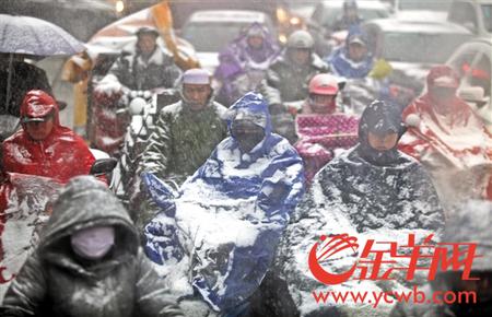 22日，西安市下起了入冬以来第一场雪