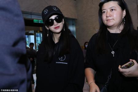 黄晓明抵台做活动赚奶粉钱 Baby挺孕肚爱相随