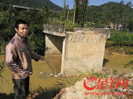 通往农场桥梁遭人破坏