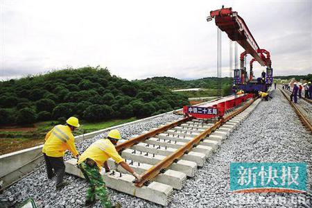 深茂铁路铺轨进入阳江 江门至茂名段将于明年通车(图)