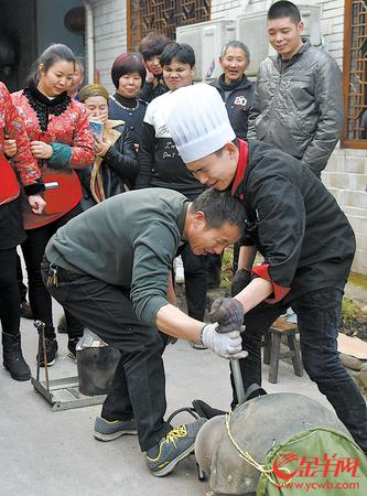 【网络媒体走转改】春节：怀旧的节日 舌尖上的盛宴