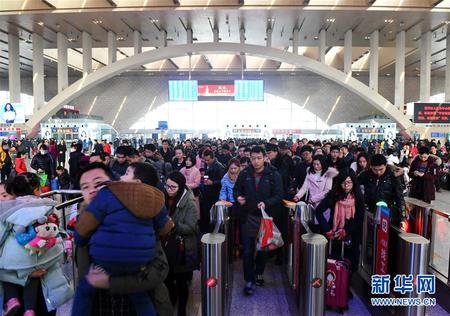 春节假期即将结束 多地迎来返程高峰