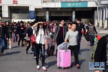 春节假期即将结束 多地迎来返程高峰