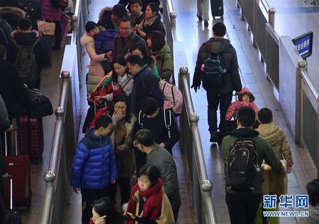 春节假期即将结束 多地迎来返程高峰