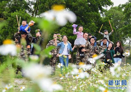 粤边防总队后勤基地邀请基地'十佳军嫂'做客羊城警营