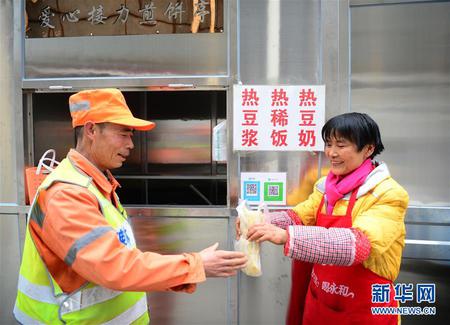 “爱心煎饼”夫妻九年来的别样人生