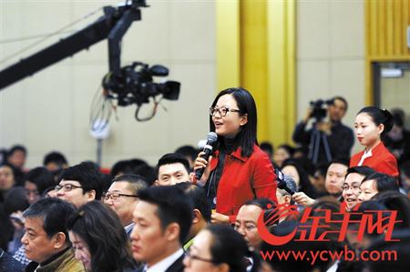 全国政协记者会上，羊城晚报特派记者王倩向许家印提问