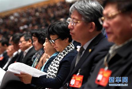 十二届全国人大五次会议举行第三次全体会议 听取“两高”报告