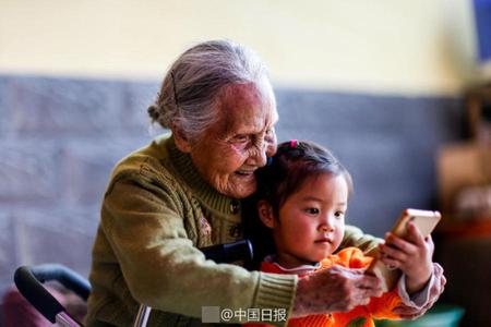 百岁老人41岁开始学摄影 坚持了64年